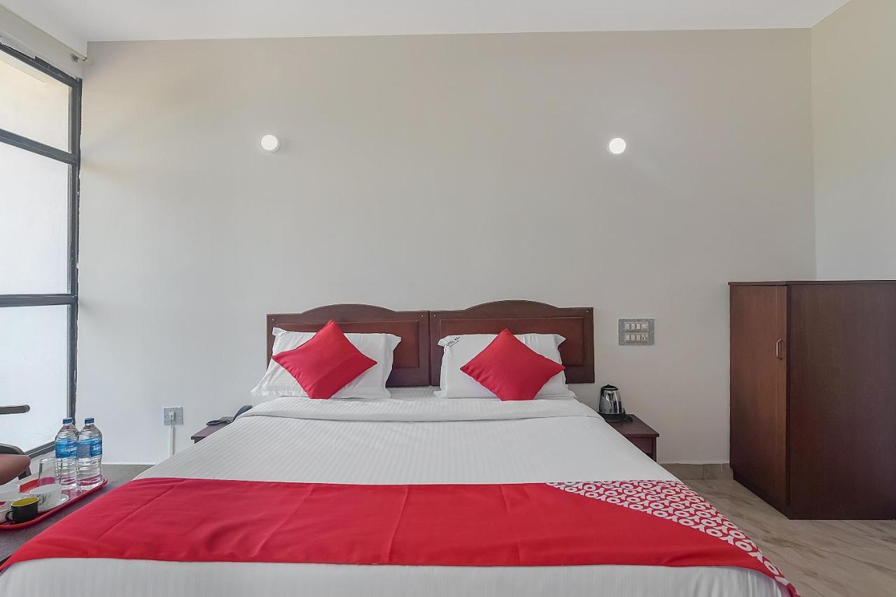 Oyo 13581 Hotel Raj 마디케리 외부 사진