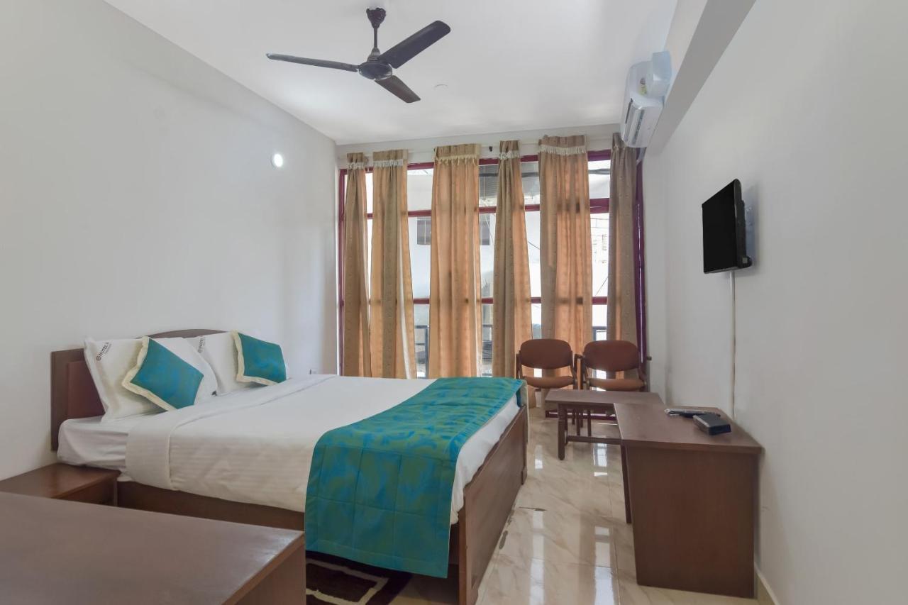 Oyo 13581 Hotel Raj 마디케리 외부 사진