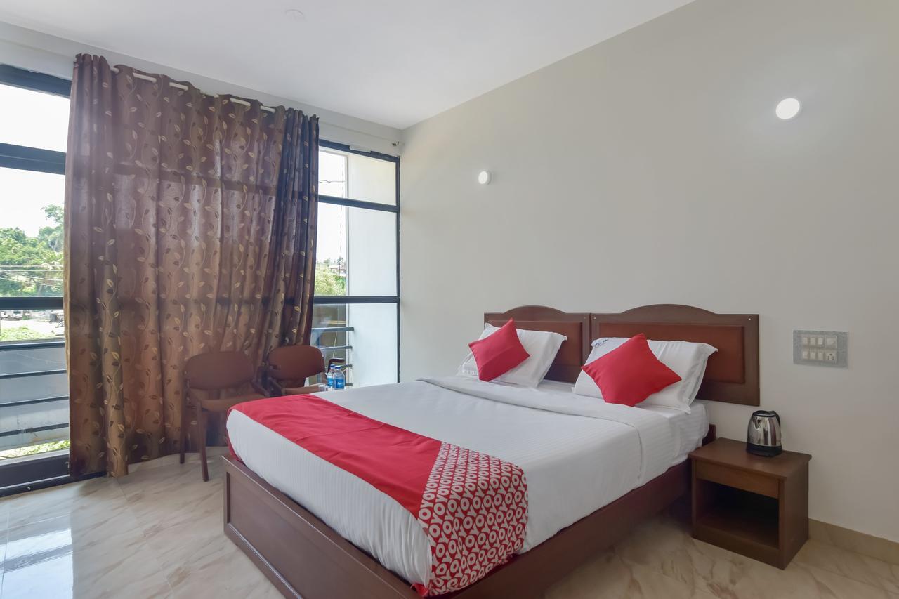 Oyo 13581 Hotel Raj 마디케리 외부 사진
